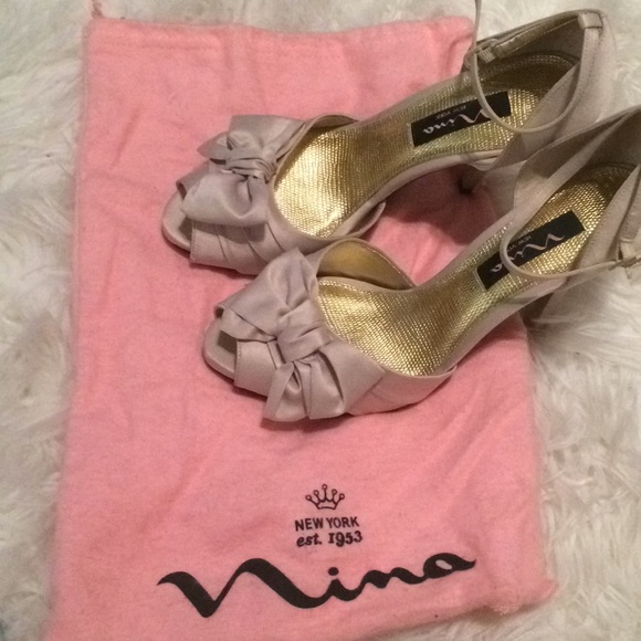 Nina  ivory shoes with bow size 7 - Picture 2 of 6
